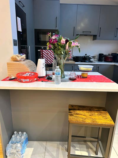 Single and double room for rent in Grays Main Photo