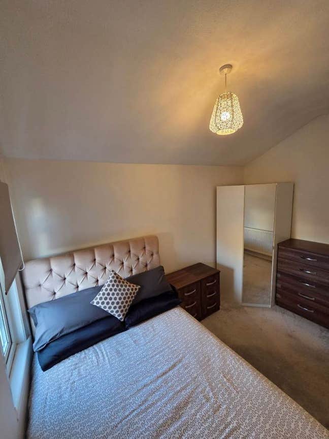 1-Double Room is available  in DA8  Main Photo