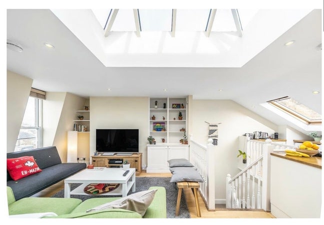 Double room with own bathroom by Northcote Road Main Photo