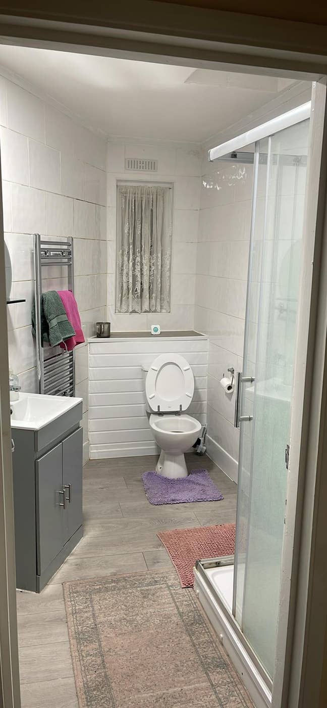 Large double room available  Main Photo