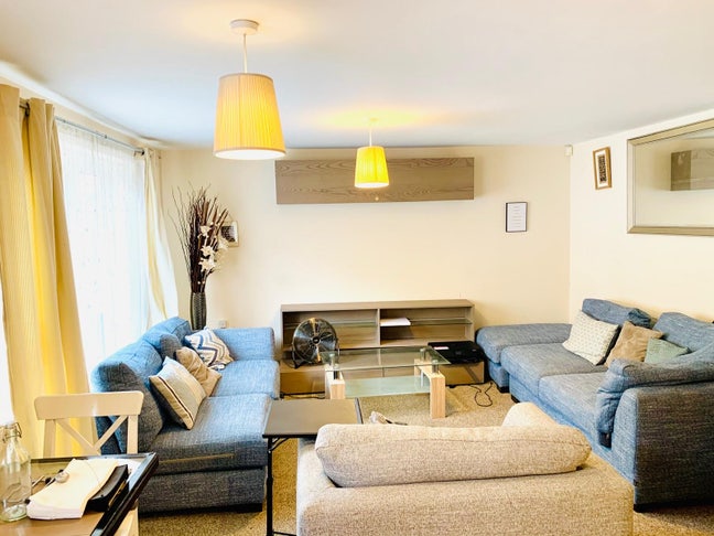 Double Room to rent / Bills included Main Photo