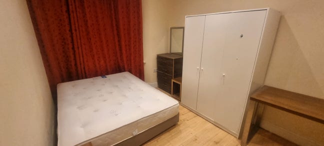 Available now 2 rooms (double,  single) Ilford Main Photo