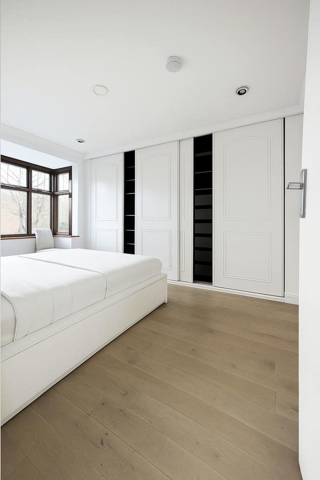 8 Minute walk from Feltham Station - Large Room Main Photo