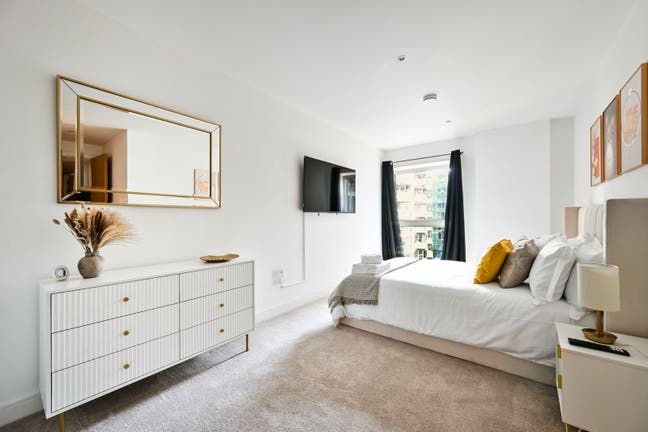 A new double bedroom with En- suite for Rent! Main Photo