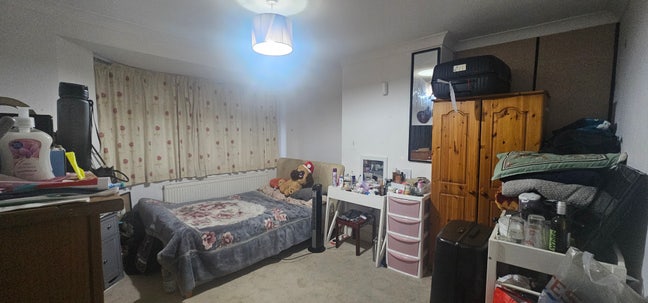 Double bedroom in CB4 Main Photo