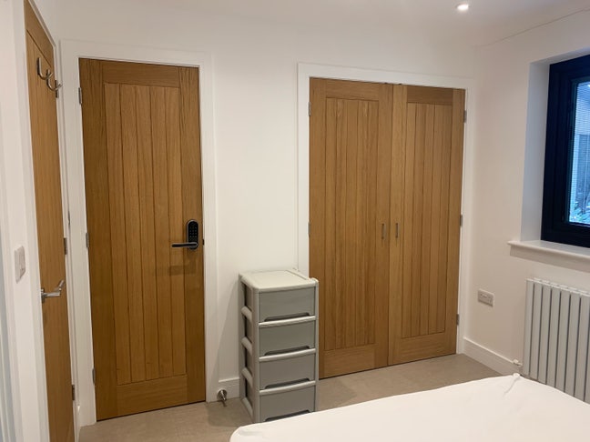 1 Bedroom furnished flat to let all bills included Main Photo