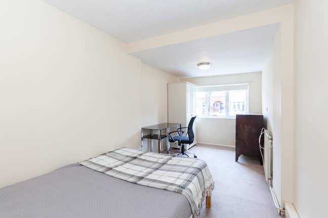 Room available now in Headington  Main Photo