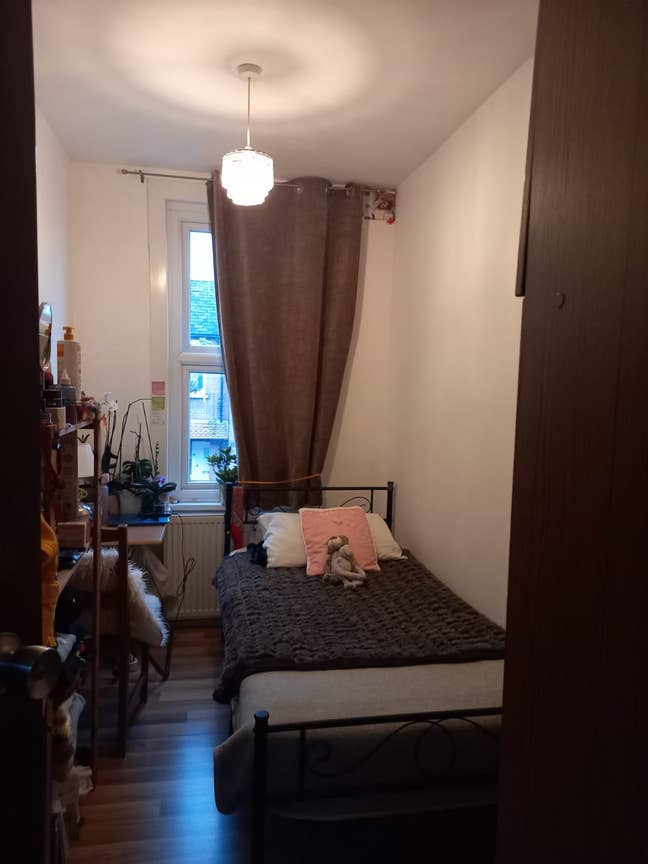 One Large bedroom available Main Photo