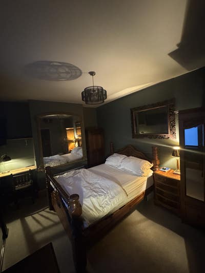 Old Vintage Style Double Room  Main Photo