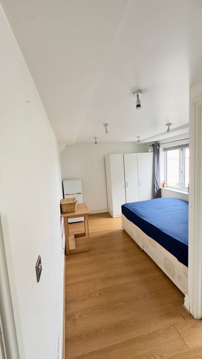 Bright En-Suite Room – All Bills Included – Garden Main Photo