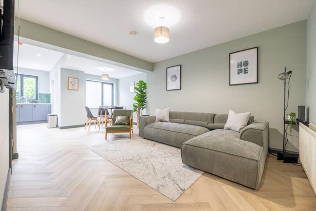 Beautiful En-Suite Rooms in BT4 - Available Feb! Main Photo