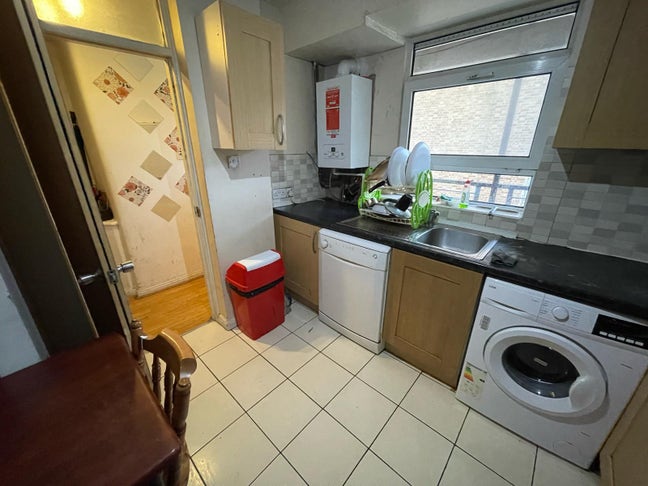 Cozy Single Room @ Shadwell  Main Photo