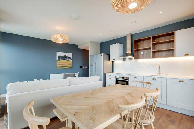 Modern 3-Bedroom Apartment near Middlesex Main Photo