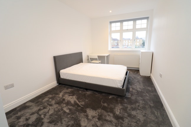 Modern New Stunning Room in Enfield Main Photo