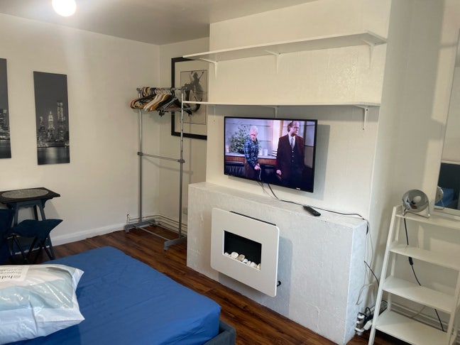 Large double size room furnished in a great licsti Main Photo