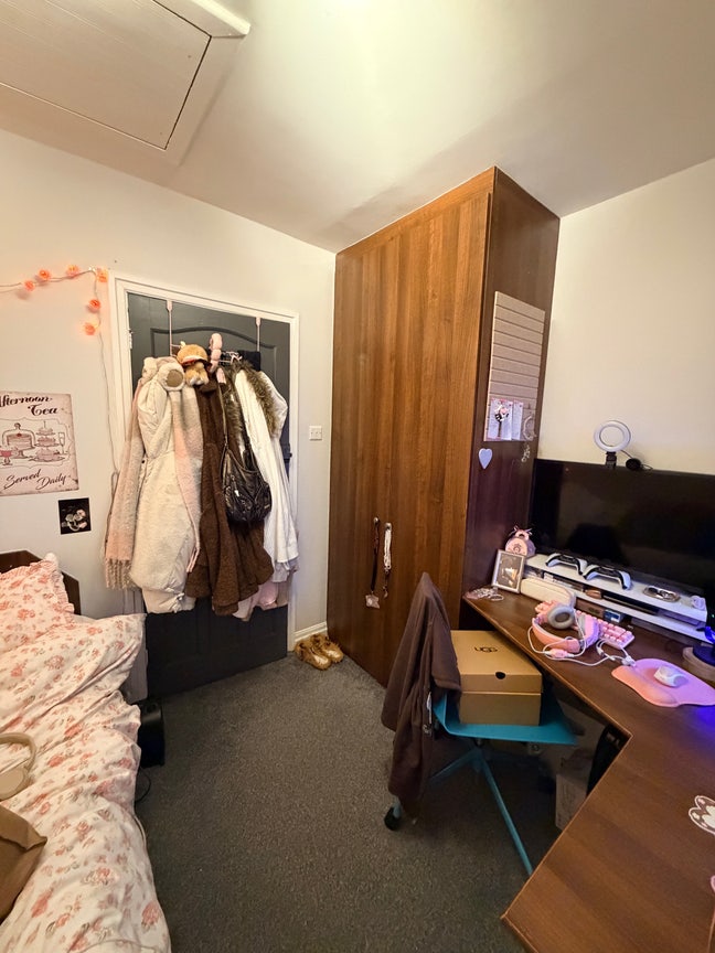 Tenancy takeover for cosy room Main Photo