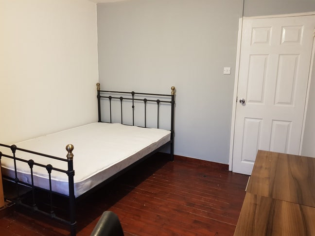 Clean Double Bedroom Main Photo