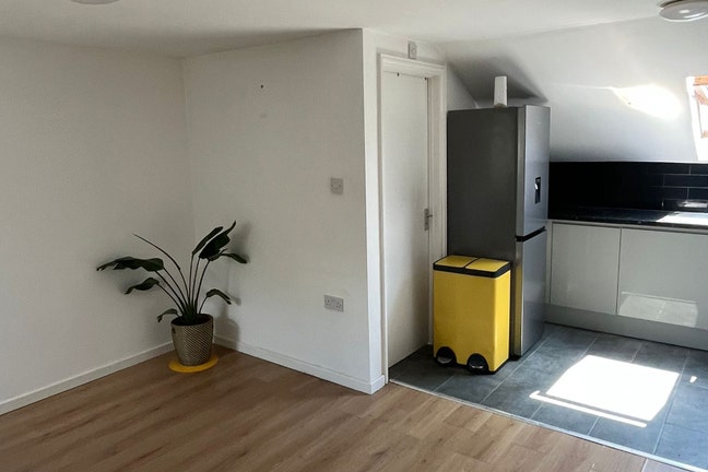 One-Bed Rooftop Flat to Rent – Tottenham, N17  Main Photo