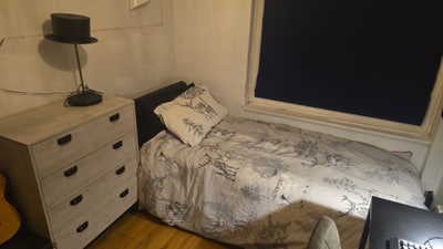 Young family looking for a flatmate  Main Photo