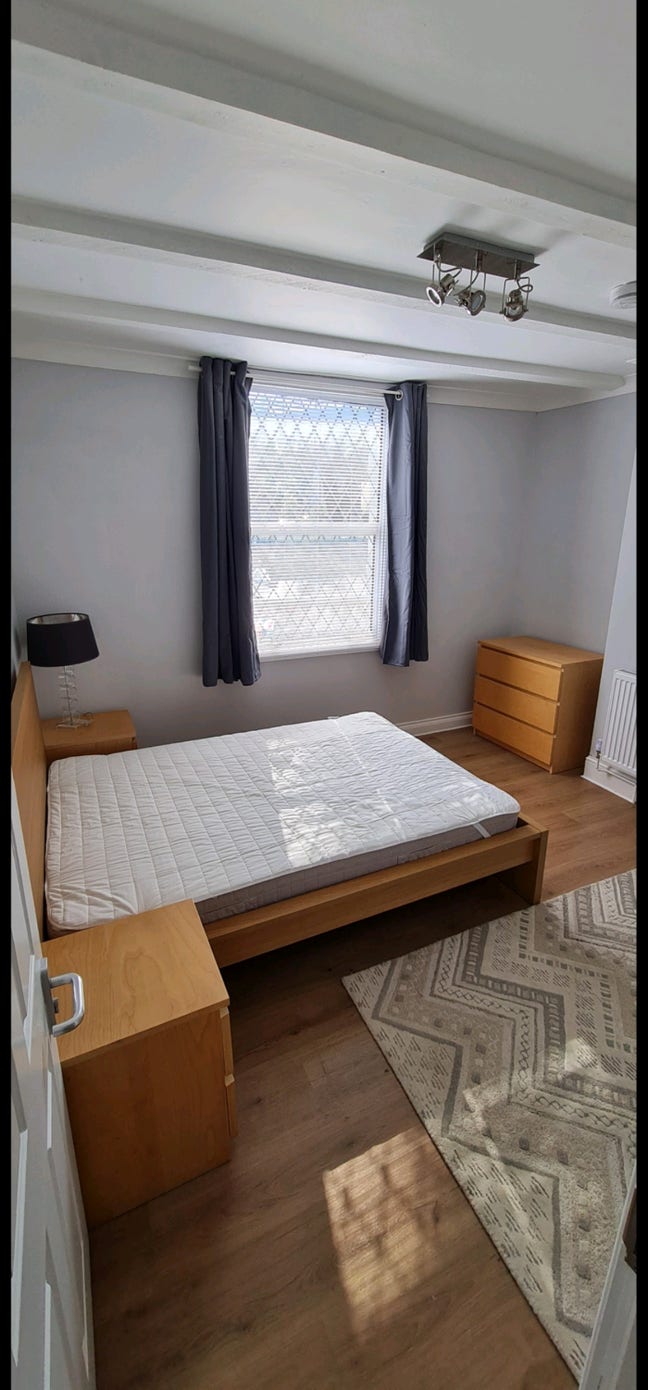 Bright Ground Floor Double Room in Central Croydon Main Photo