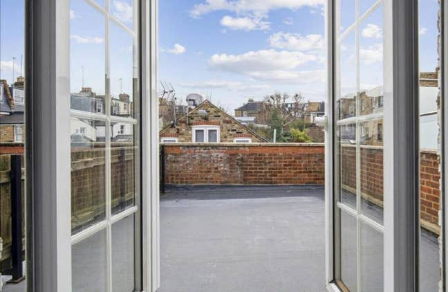 Gorgeous Ensuite Room - 150m from Wandsworth Town! Main Photo