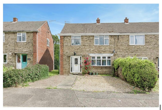 Spacious 3 bedroom semi-detached house share  Main Photo