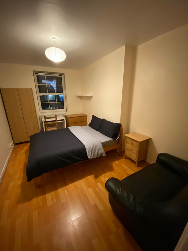 Large Double Room EC1V Main Photo