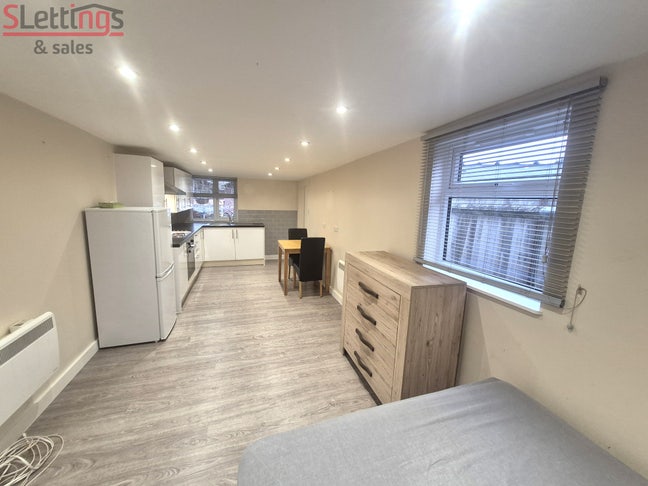 Studio in Neasden, some bills inc,single person  Main Photo