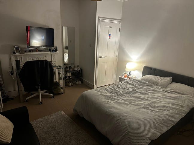 Large Furnished Double, Social and Friendly house  Main Photo