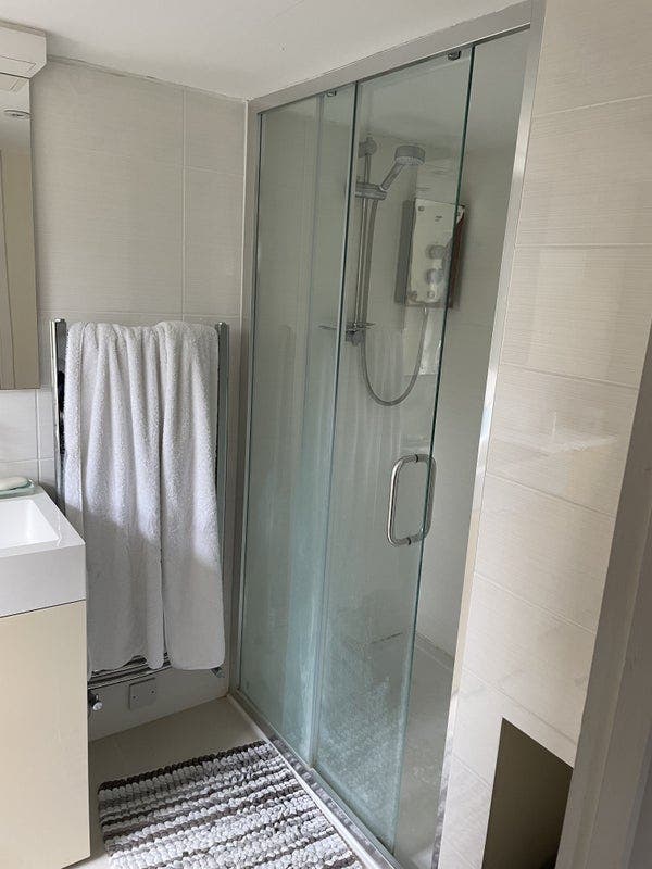 En-suite loft room Main Photo