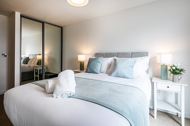 Spacious 2 Bed Central Apt All Bills Inc Parking! Main Photo