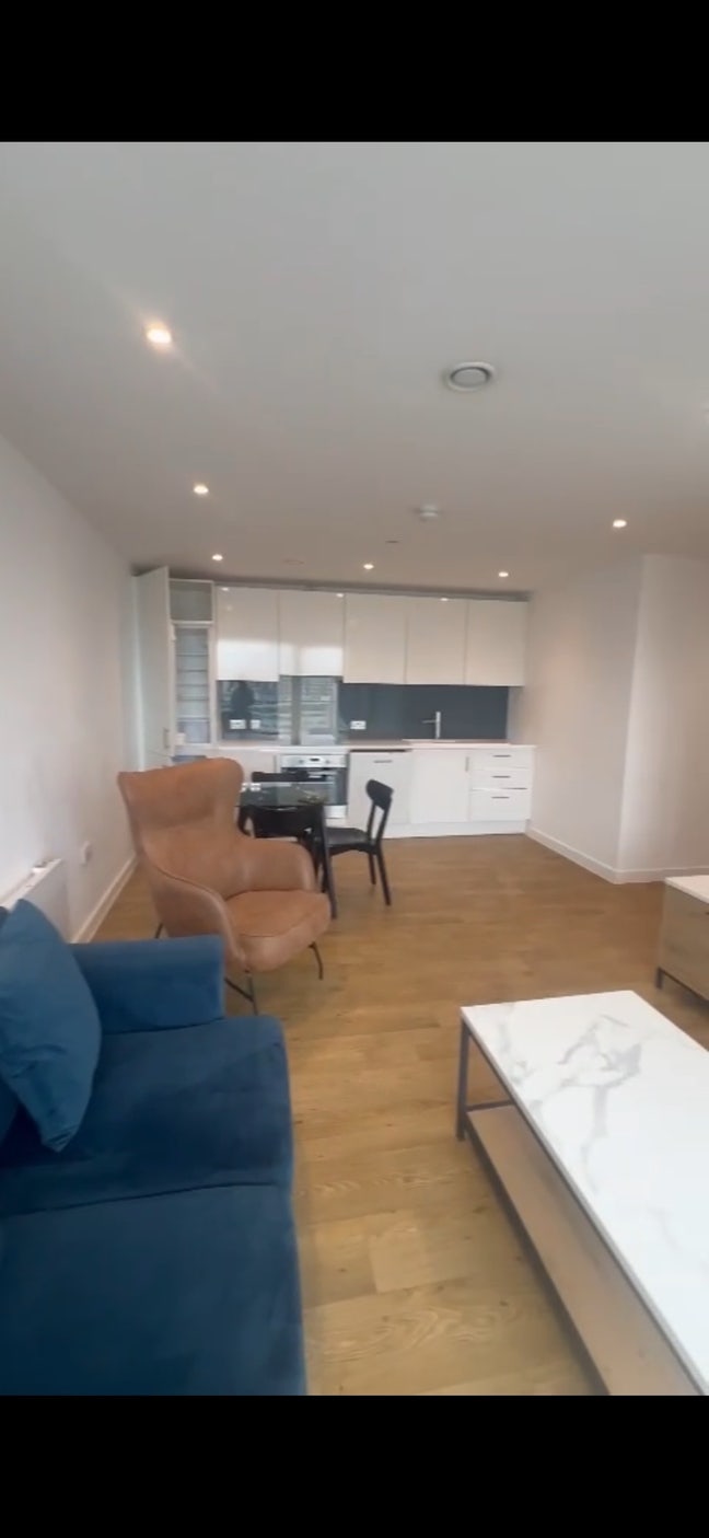 Spacious Double Room with Ensuite Available  Main Photo