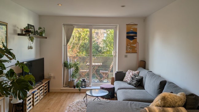 3-Month Sublet: Modern 2-Bed Flat with Balcony Bow Main Photo