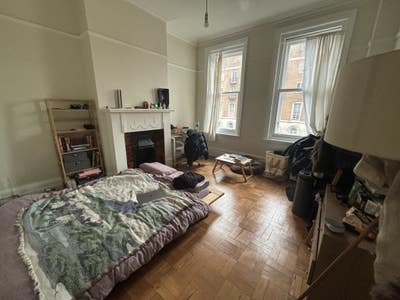 Double room in London Fields Flat! Main Photo