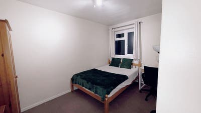 Double room available in Hammersmith( 4) Main Photo