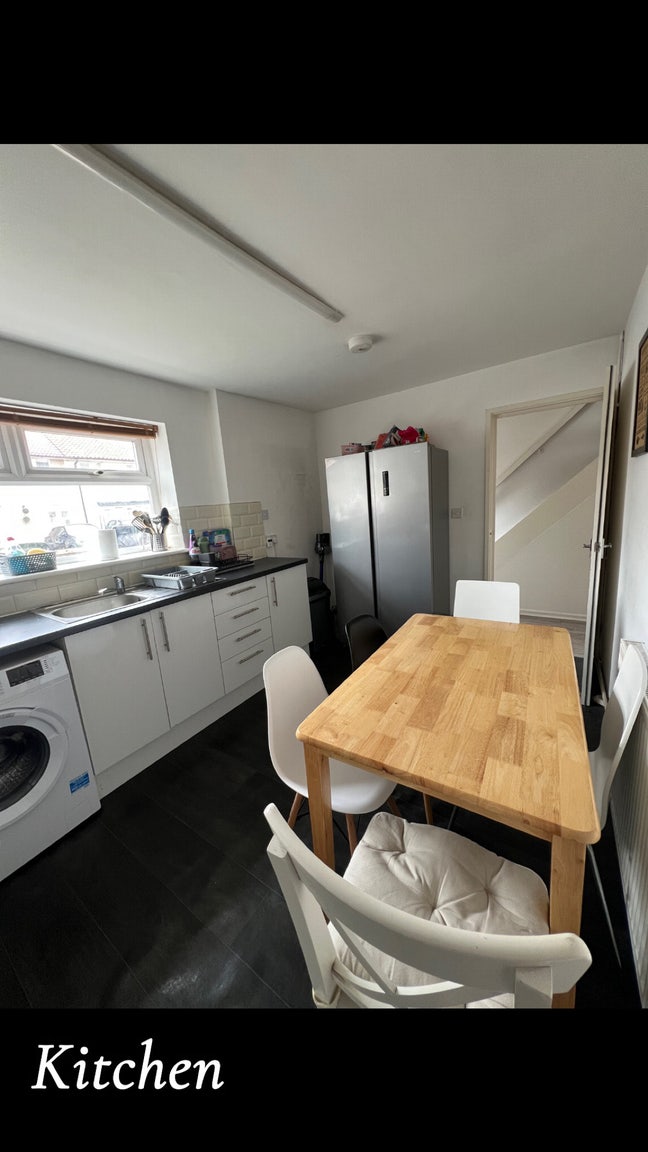 Homely House Located Close to Town Centre Main Photo