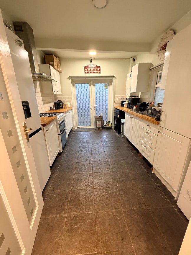 Double room in Shirley :quiet house bills included Main Photo