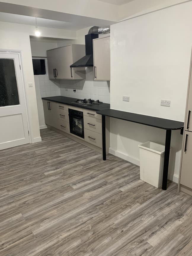 Spacious Furnished Double Rooms in Newly Refurbish Main Photo