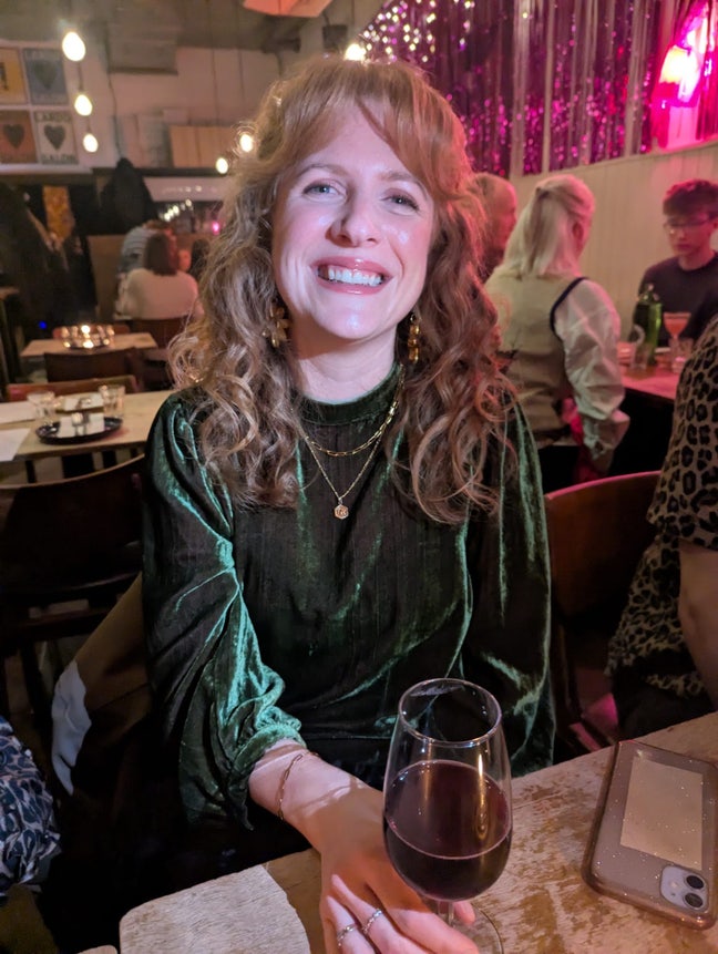 34 yo with gorgeous greyhound looking for SE room Main Photo