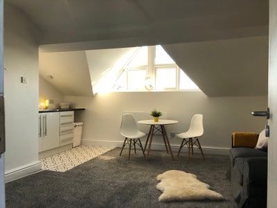 Beautiful double room with en-suite -Inc all bills Main Photo