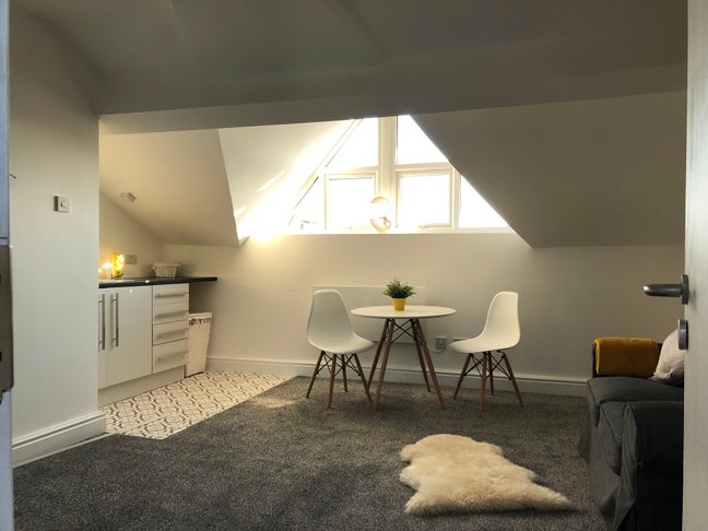 Beautiful double room with en-suite -Inc all bills Main Photo