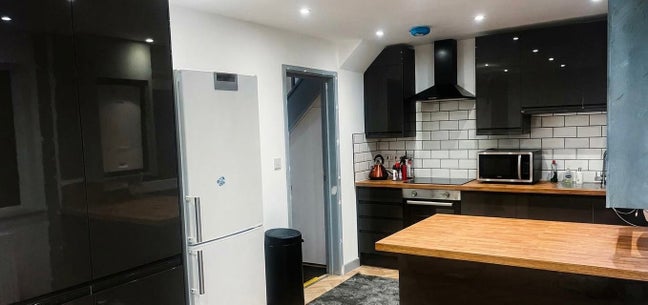  High Spec Rooms in Brand New refubished house  Main Photo