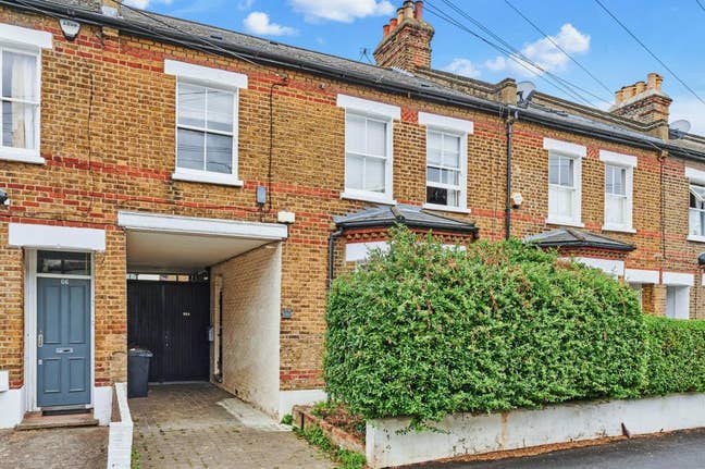 Double Room Available in Spacious 4 Bed House Main Photo