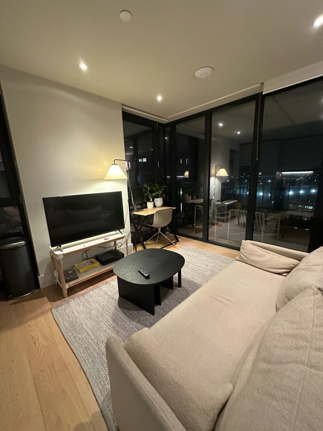 Double room in lovely flat near London Bridge Main Photo