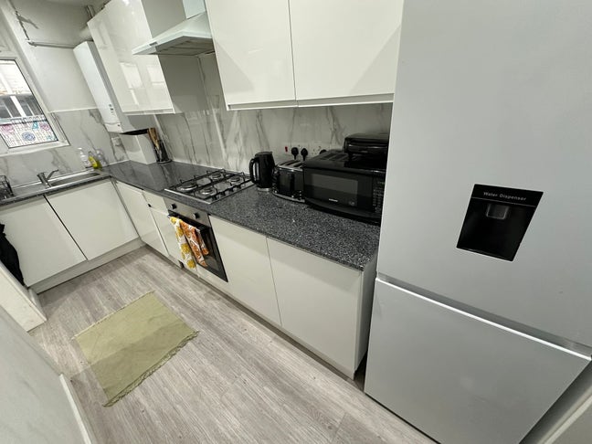 Room in Angel – &pound;1,382 pcm, Bills Included Main Photo