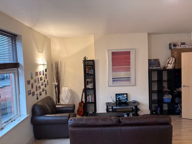 Quite Housemate for Short/Long Term Main Photo