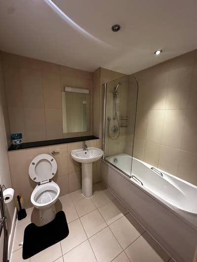 Looking for a Flatmate Main Photo