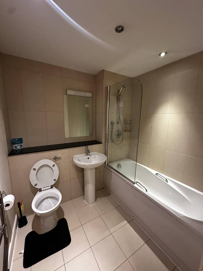 Looking for a Flatmate Main Photo