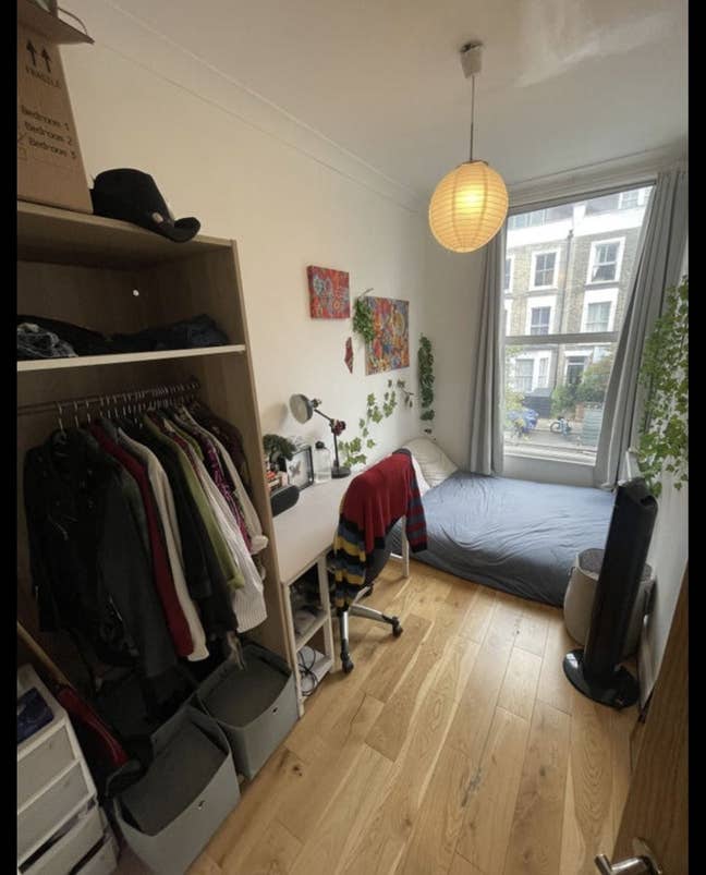 Bright Room Available in Spacious Holloway Flat Main Photo