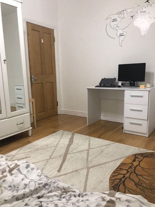 Large room for rent and single room  Main Photo